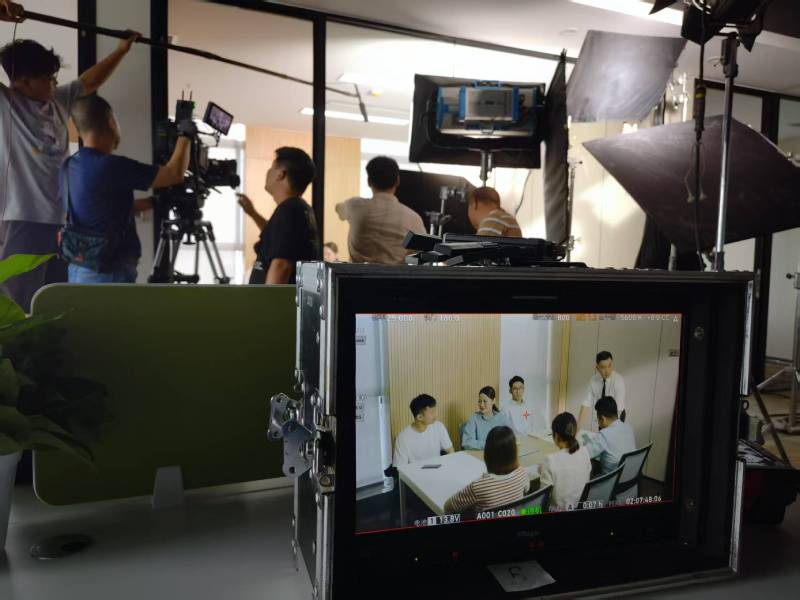 孝义市TVC拍摄公司：科技产品视觉化大师，诠释未来感与功能美学